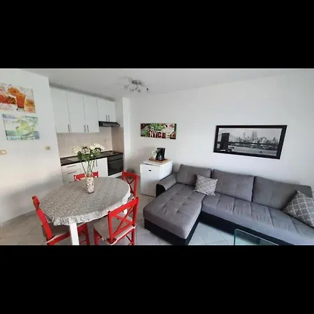 Beachfront Floor Apartman Trogir