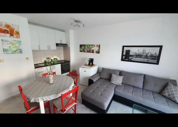 Beachfront Floor Apartman Trogir