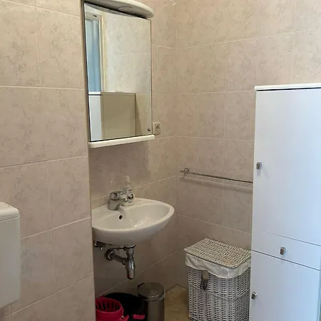 Beachfront Floor 트로기르